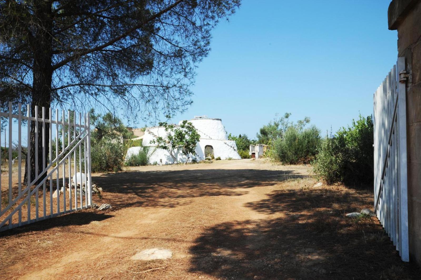 サンニコーラ Trullo Mareposa Bed & Breakfast エクステリア 写真