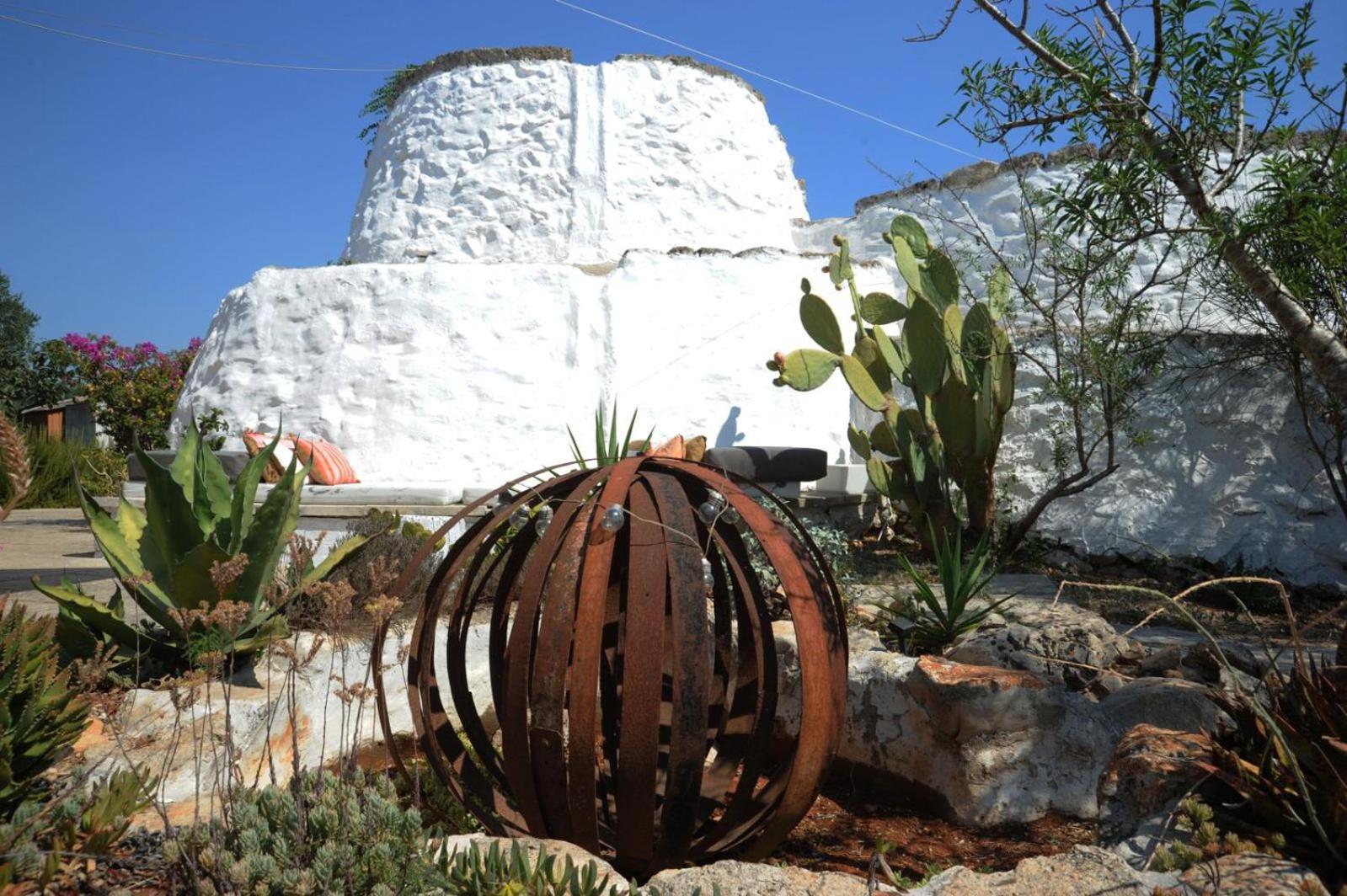 サンニコーラ Trullo Mareposa Bed & Breakfast エクステリア 写真